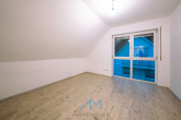 OG Schlafzimmer 2.2 - Neu renoviert & sofort bezugsfrei in Gumbsheim: 132 qm + 54 qm Einliegerwohnung mit Mieteinnahme!