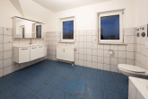 OG Bad 1.2 - Neu renoviert & sofort bezugsfrei in Gumbsheim: 132 qm + 54 qm Einliegerwohnung mit Mieteinnahme!