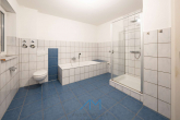 OG Bad 1.1 - Neu renoviert & sofort bezugsfrei in Gumbsheim: 132 qm + 54 qm Einliegerwohnung mit Mieteinnahme!