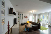 Wohnzimmer - Gefragtes freistehendes Einfamilienhaus mit schönem Garten zum entspannen.
