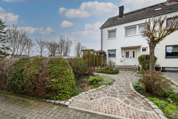 Raumwunder in Ober-Olm: Haus mit Garten, Pool und ausbaufähigem Dachgeschoss, 55270 Ober-Olm, Reihenendhaus