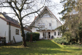 Außen-Ansicht-Hinten - Traum-Einfamilienhaus in Haßloch, Parkähnlicher Garten 674 qm, neuer LWW-Wärmepumpe & Photovoltaik.