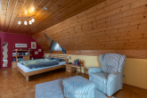 OG-Schlafzimmer1.2 - Traum-Einfamilienhaus in Haßloch, Parkähnlicher Garten 674 qm, neuer LWW-Wärmepumpe & Photovoltaik.
