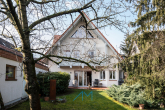 Außen-Ansicht-Hinten2 - Traum-Einfamilienhaus in Haßloch, Parkähnlicher Garten 674 qm, neuer LWW-Wärmepumpe & Photovoltaik.