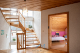 EG-Flur-Treppe - Traum-Einfamilienhaus in Haßloch, Parkähnlicher Garten 674 qm, neuer LWW-Wärmepumpe & Photovoltaik.