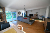 Wohnen3 - Attraktive Doppelhaushälfte mit traumhafter Terrasse und idyllischem Garten in Eisenberg