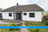 Außenansicht-Beispiel - Erleben Sie Ihr Traumhaus mit Einliegerwohnung in malerischer Umgebung.