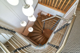Treppe-Unten - Erleben Sie Ihr Traumhaus mit Einliegerwohnung in malerischer Umgebung.
