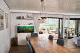 Wohnzimmer2 - Erleben Sie Ihr Traumhaus mit Einliegerwohnung in malerischer Umgebung.