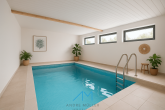 KG Schwimmbad Beispiel - Wörrstadt: Vielseitiges Einfamilienhaus mit Mehrgenerationen-Option & Schwimmbad-Potenzial