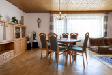 EG Wohnzimmer 1.1 - Wörrstadt: Vielseitiges Einfamilienhaus mit Mehrgenerationen-Option & Schwimmbad-Potenzial
