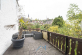 Wohnzimmer-Balkon2 - Nackenheim: Modernisiertes Haus mit Garten in beliebter Lage – Jetzt einziehen