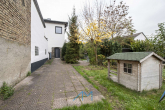 Außen1.6 - Nackenheim: Modernisiertes Haus mit Garten in beliebter Lage – Jetzt einziehen