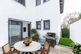 Küche-Terrasse-Beispiel - Nackenheim: Modernisiertes Haus mit Garten in beliebter Lage – Jetzt einziehen