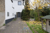 Außen-Eingang - Nackenheim: Modernisiertes Haus mit Garten in beliebter Lage – Jetzt einziehen