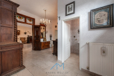 EG Eingang Flur1.1 - Architektenvilla in Grolsheim mit außergewöhnlicher Raumhöhe und Eleganz. Einliegerwohnung möglich.