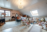 DG Büro1.1 - Architektenvilla in Grolsheim mit außergewöhnlicher Raumhöhe und Eleganz. Einliegerwohnung möglich.