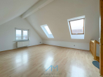 Wohnzimmer3 OG - Wandmodernisiert – sofort einziehen! Großzügige Maisonettewohnung in Zornheim.