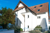 Ansicht-Hinten - Wandmodernisiert – sofort einziehen! Großzügige Maisonettewohnung in Zornheim.