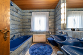 EG Badezimmer1.2 - Saulheim: Stilvoller Bungalow mit 926 qm Grundstück, Gartenparadies, Feldrand !