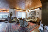 EG Wohnzimmer1.1 - Saulheim: Stilvoller Bungalow mit 926 qm Grundstück, Gartenparadies, Feldrand !