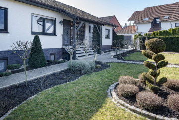 Saulheim: Stilvoller Bungalow mit 926 qm Grundstück, Gartenparadies, Feldrand !, 55291 Saulheim, Haus