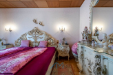 EG Schlafzimmer1.3 - Saulheim: Stilvoller Bungalow mit 926 qm Grundstück, Gartenparadies, Feldrand !