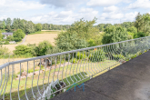 Balkon - Traumhaftes Einfamilienhaus mit Einliegerwohnung, Feldrandlage und Doppelgarage mit Grube