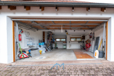 Doppelgarage-EG - Traumhaftes Einfamilienhaus mit Einliegerwohnung, Feldrandlage und Doppelgarage mit Grube