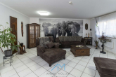 EG Wohnzimmer-Living Room - Ihr Zuhause wartet in Gau-Odernheim: Einfamilienhaus mit großer Terrasse & geräumiger Garage!