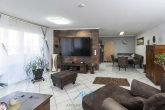 EG Wohnzimmer1.3 - Ihr Zuhause wartet in Gau-Odernheim: Einfamilienhaus mit großer Terrasse & geräumiger Garage!